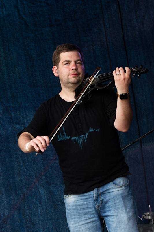 Okoř se šťávou (I.): Odpoledne diváky rozezpívali Rybičky 48, Wohnout nebo Sebastian