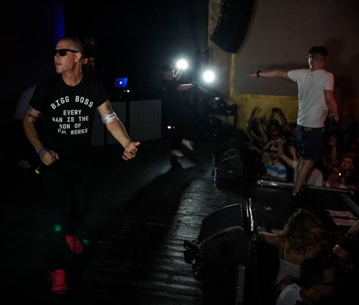 Vladimir 518 křtil v Roxy desku Ultra! Ultra!, předvedl výpravnou vizuální show