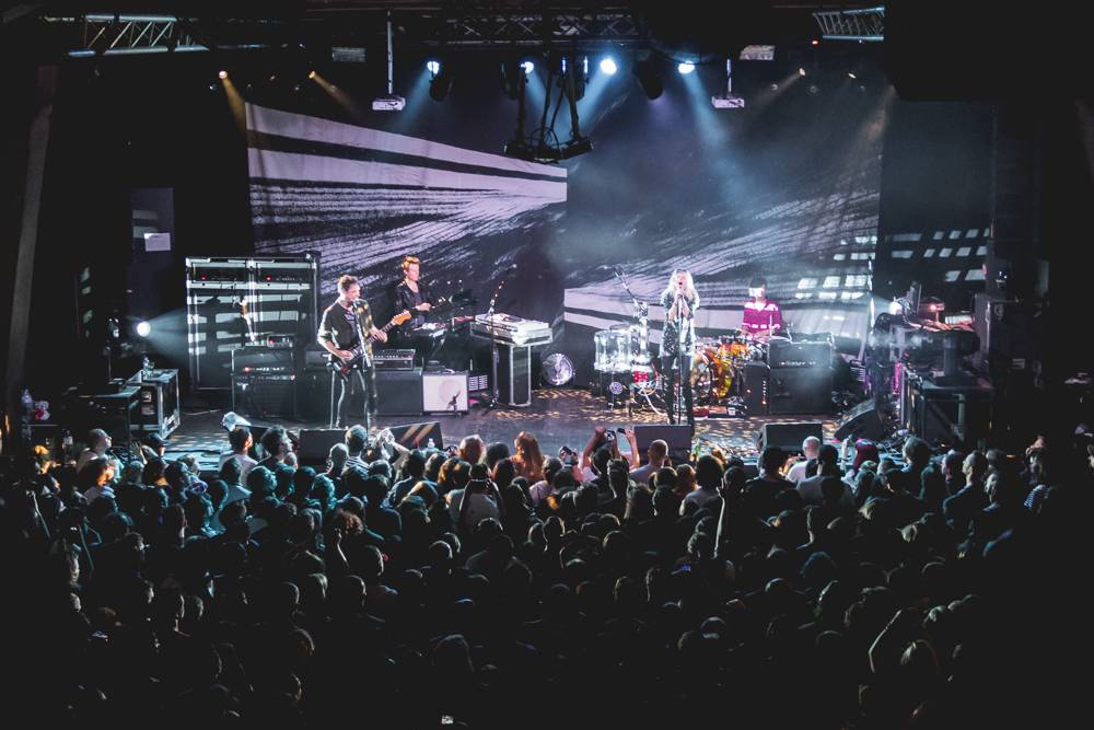 Strhující premiéra The Kills v Česku proběhla v Roxy