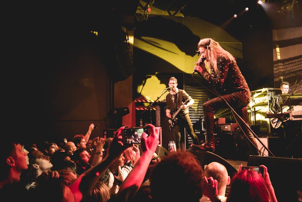 Strhující premiéra The Kills v Česku proběhla v Roxy