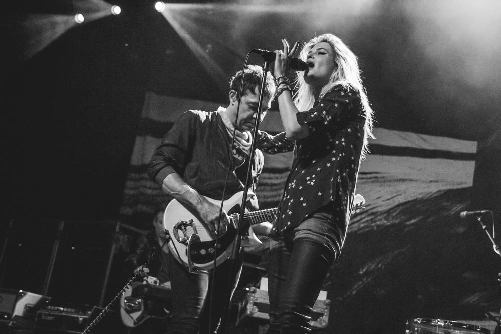 Strhující premiéra The Kills v Česku proběhla v Roxy