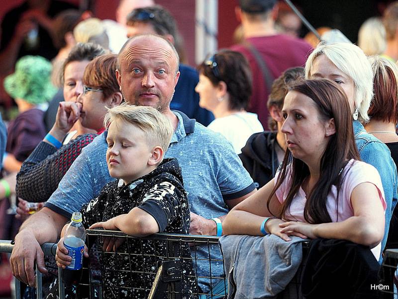 Jelen na Špilberku: S kapelou zpívaly na nádvoří hradu dva tisíce lidí