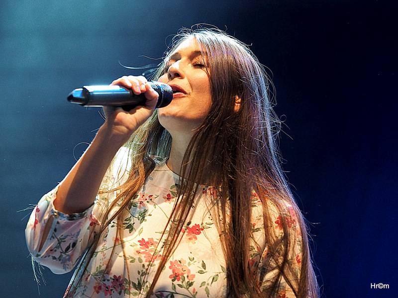 Jelen na Špilberku: S kapelou zpívaly na nádvoří hradu dva tisíce lidí