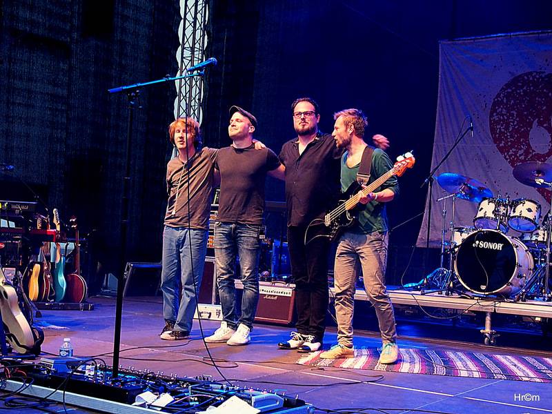 Jelen na Špilberku: S kapelou zpívaly na nádvoří hradu dva tisíce lidí