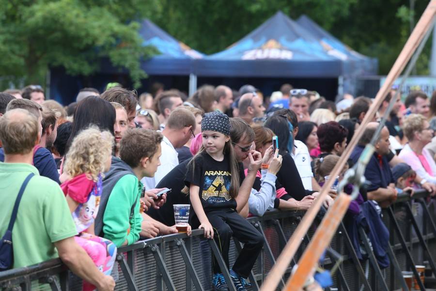 Na slavkovském Topfestu zahráli angličtí The Rubettes, Marta Jandová vystoupila i se zlomenou nohou