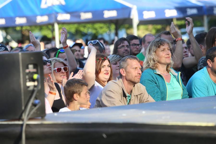 Na slavkovském Topfestu zahráli angličtí The Rubettes, Marta Jandová vystoupila i se zlomenou nohou