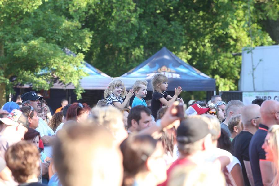 Na slavkovském Topfestu zahráli angličtí The Rubettes, Marta Jandová vystoupila i se zlomenou nohou