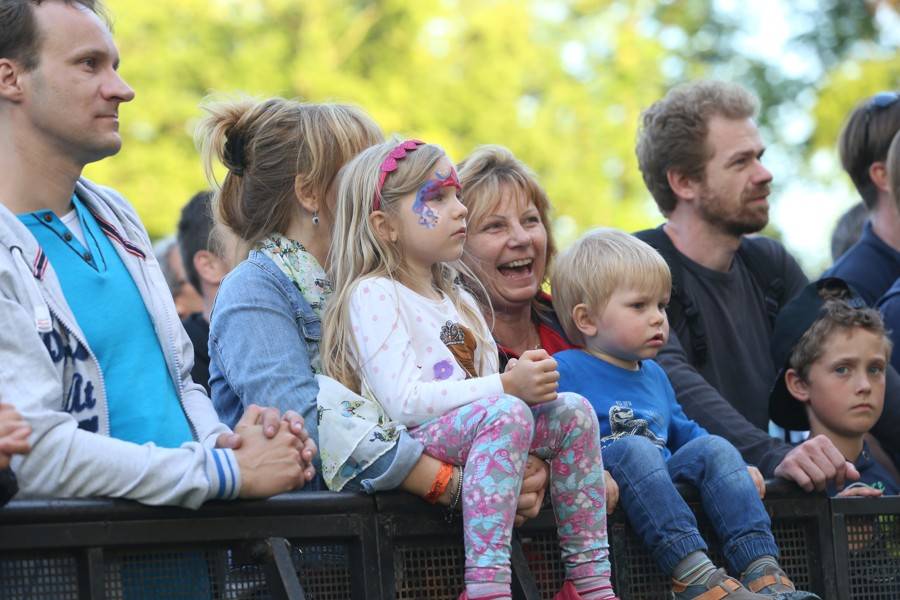 Na slavkovském Topfestu zahráli angličtí The Rubettes, Marta Jandová vystoupila i se zlomenou nohou