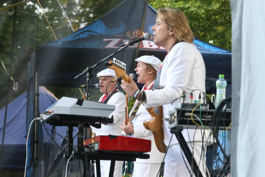 Na slavkovském Topfestu zahráli angličtí The Rubettes, Marta Jandová vystoupila i se zlomenou nohou