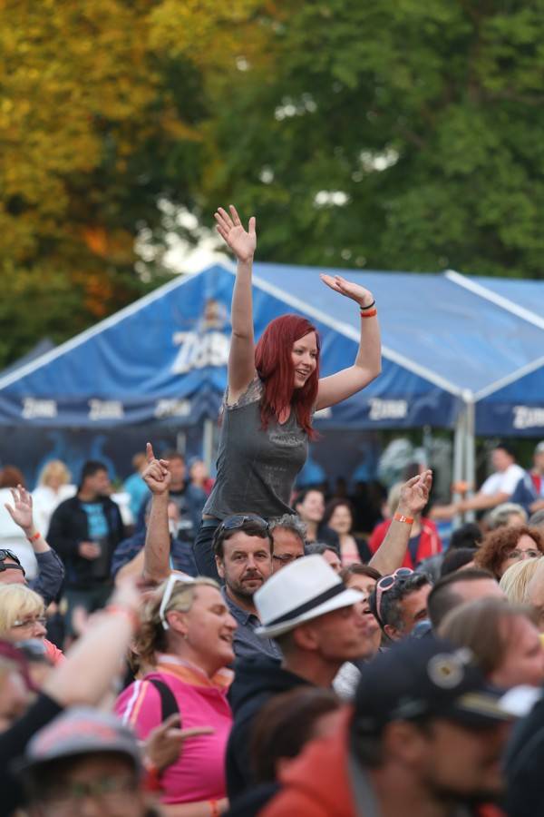 Na slavkovském Topfestu zahráli angličtí The Rubettes, Marta Jandová vystoupila i se zlomenou nohou