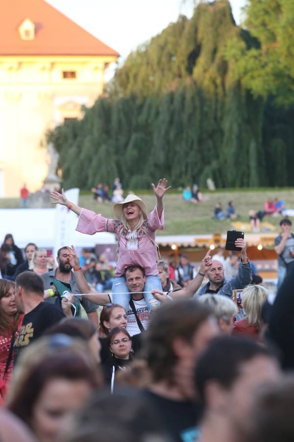 Na slavkovském Topfestu zahráli angličtí The Rubettes, Marta Jandová vystoupila i se zlomenou nohou