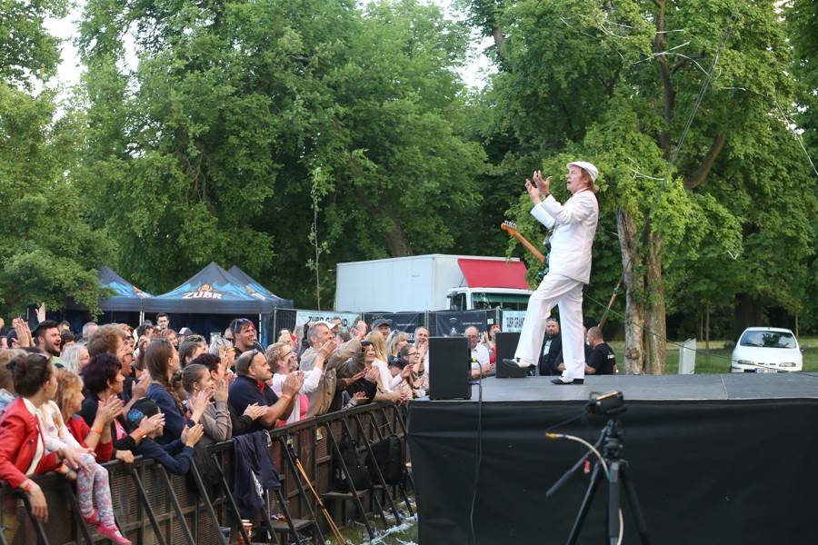 Na slavkovském Topfestu zahráli angličtí The Rubettes, Marta Jandová vystoupila i se zlomenou nohou