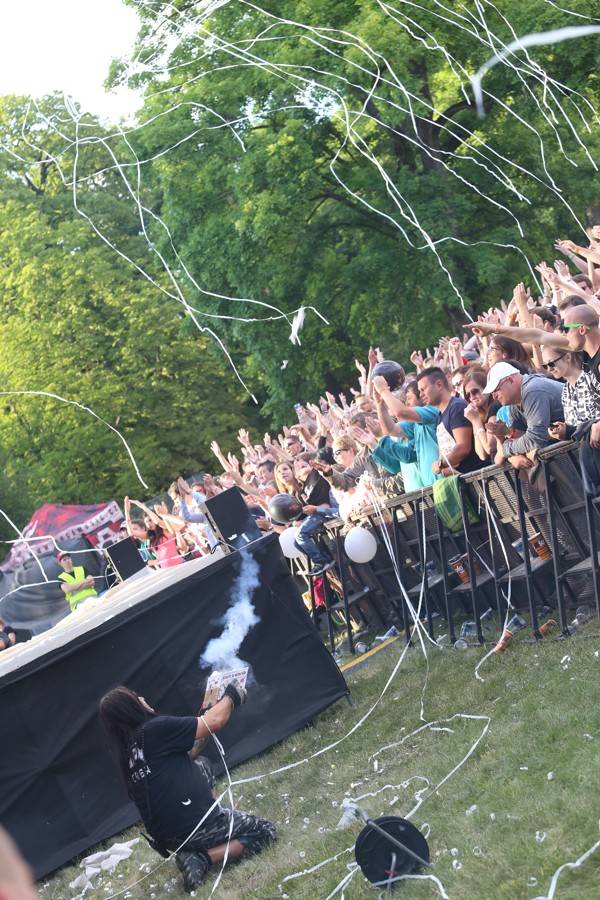 Na slavkovském Topfestu zahráli angličtí The Rubettes, Marta Jandová vystoupila i se zlomenou nohou