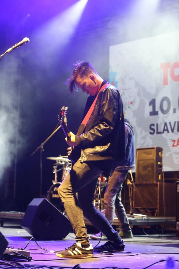 Na slavkovském Topfestu zahráli angličtí The Rubettes, Marta Jandová vystoupila i se zlomenou nohou