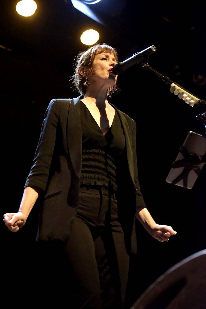Suzanne Vega druhým objektivem: Vypravěčka z newyorských ulic rozezpívala Prahu