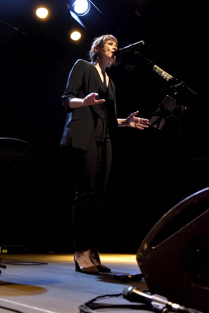 Suzanne Vega druhým objektivem: Vypravěčka z newyorských ulic rozezpívala Prahu