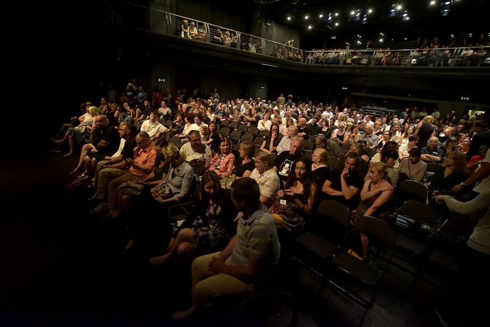 Suzanne Vega druhým objektivem: Vypravěčka z newyorských ulic rozezpívala Prahu