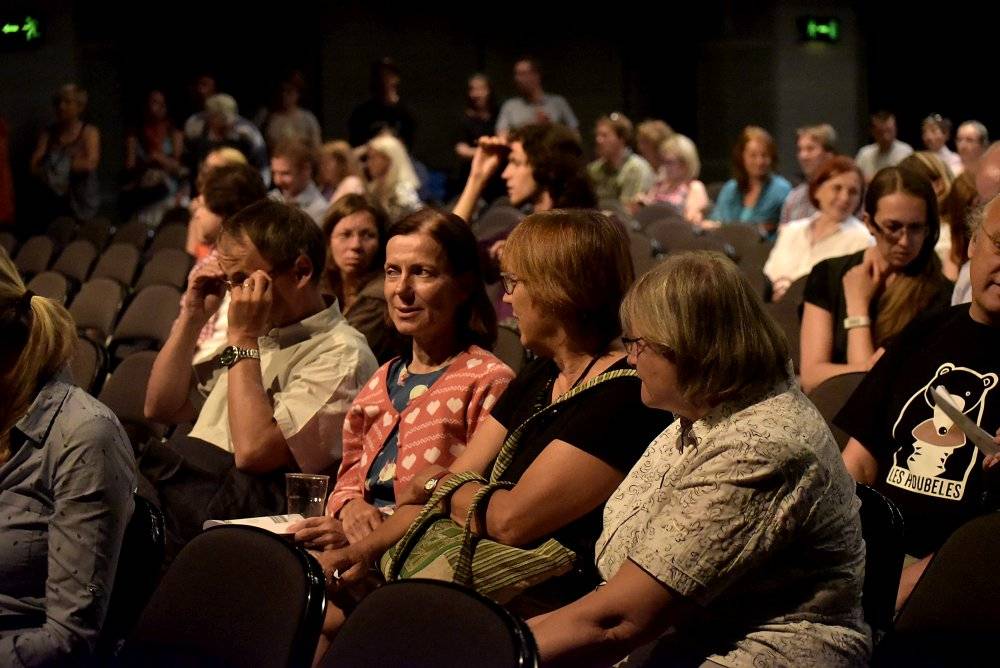 Suzanne Vega druhým objektivem: Vypravěčka z newyorských ulic rozezpívala Prahu