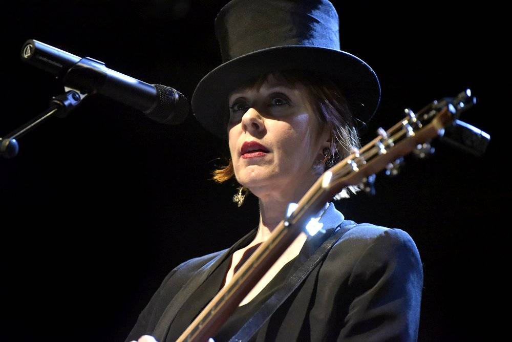Suzanne Vega druhým objektivem: Vypravěčka z newyorských ulic rozezpívala Prahu