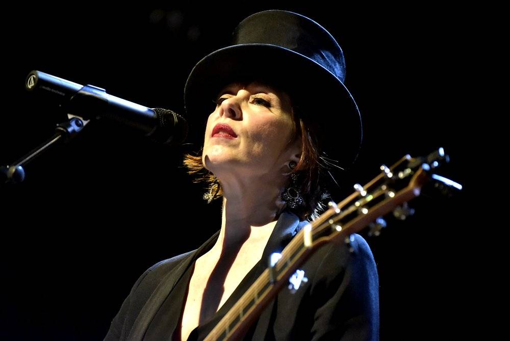Suzanne Vega druhým objektivem: Vypravěčka z newyorských ulic rozezpívala Prahu