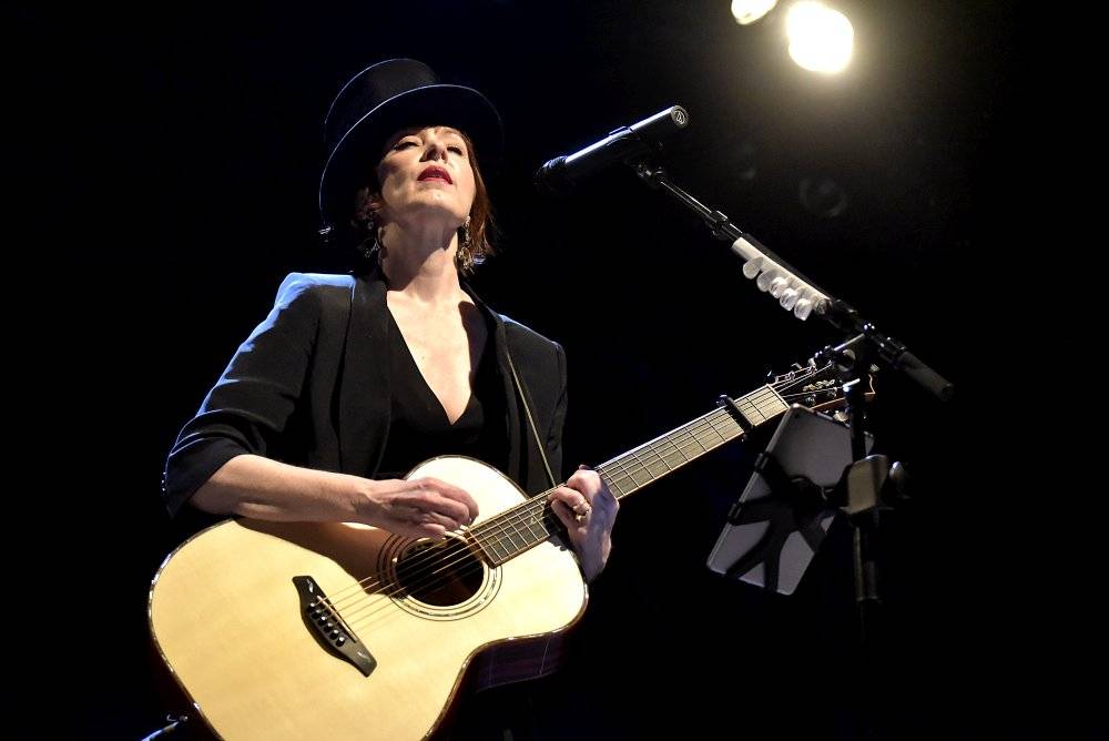 Suzanne Vega druhým objektivem: Vypravěčka z newyorských ulic rozezpívala Prahu