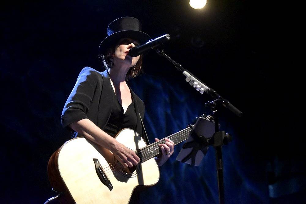 Suzanne Vega druhým objektivem: Vypravěčka z newyorských ulic rozezpívala Prahu