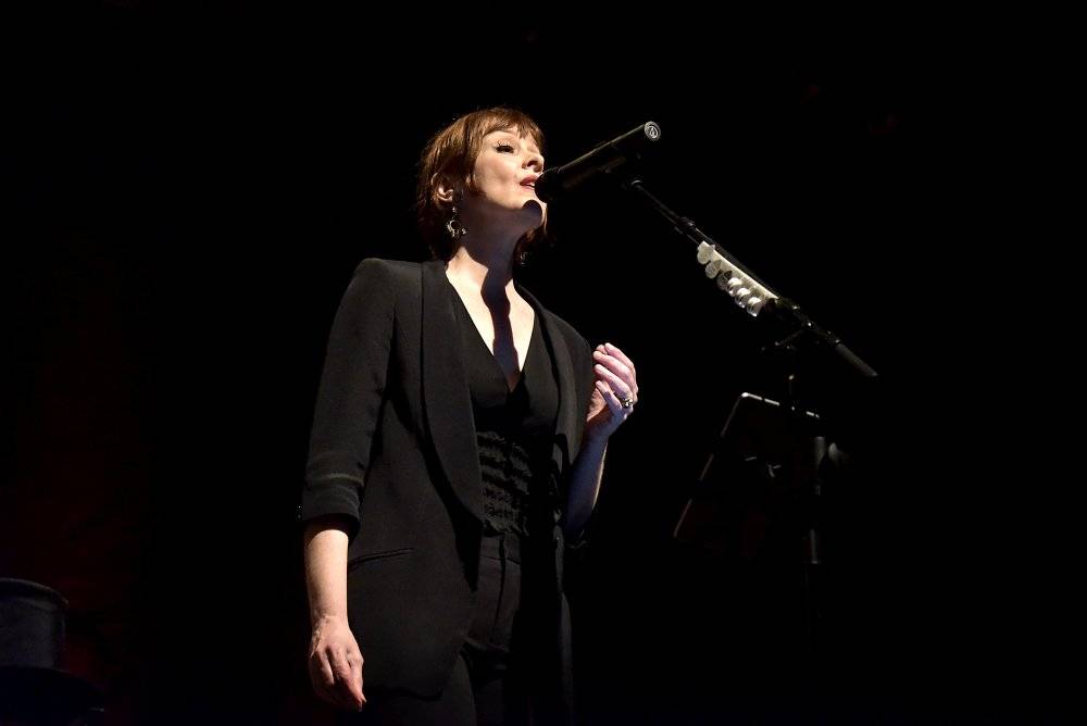 Suzanne Vega druhým objektivem: Vypravěčka z newyorských ulic rozezpívala Prahu