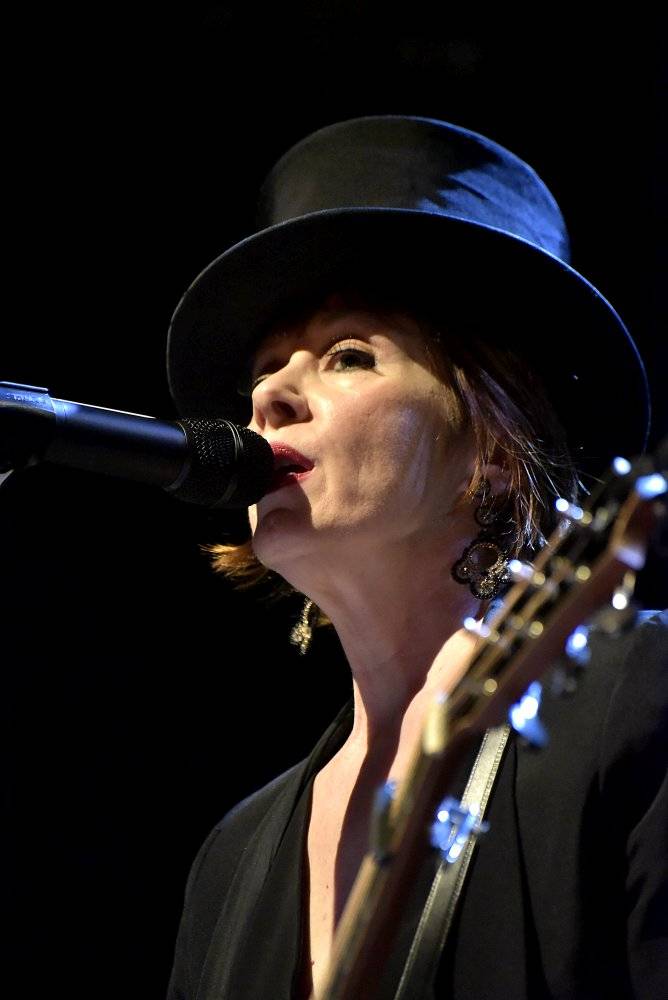 Suzanne Vega druhým objektivem: Vypravěčka z newyorských ulic rozezpívala Prahu