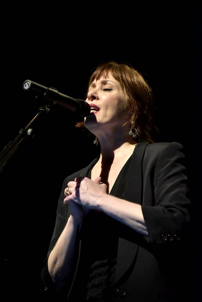 Suzanne Vega druhým objektivem: Vypravěčka z newyorských ulic rozezpívala Prahu
