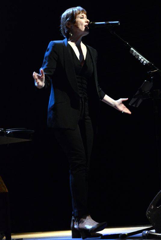 Suzanne Vega očarovala pražskou Archu jen hlasem a dvěma kytarami