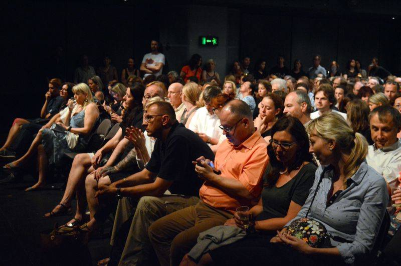 Suzanne Vega očarovala pražskou Archu jen hlasem a dvěma kytarami