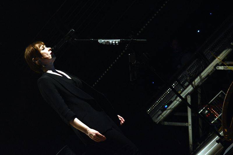 Suzanne Vega očarovala pražskou Archu jen hlasem a dvěma kytarami