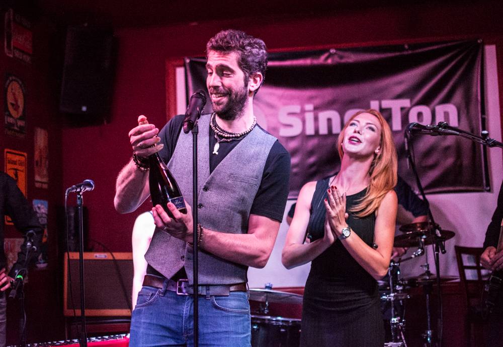 David Stypka zazpíval v pražské Aloze písně o strachu, Debbi zahrála poprvé s novou kapelou