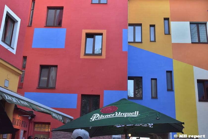 Tata Bojs hráli v plzeňském Zach's Pubu, Milan Cais se stal na chvíli pavoučím mužem