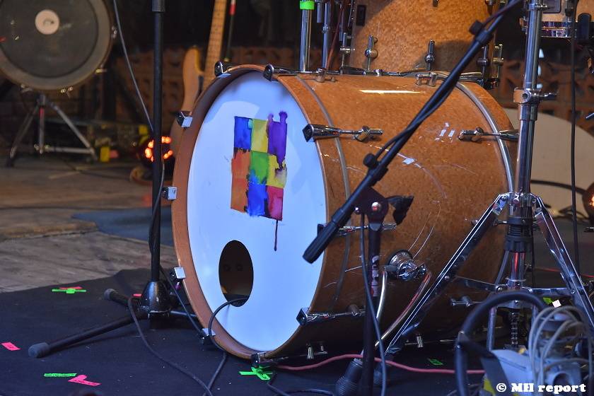 Tata Bojs hráli v plzeňském Zach's Pubu, Milan Cais se stal na chvíli pavoučím mužem