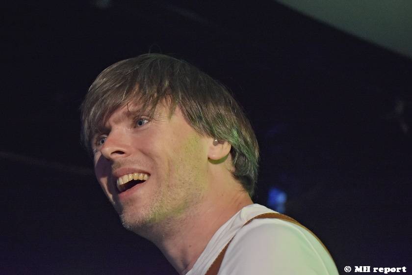 Tata Bojs hráli v plzeňském Zach's Pubu, Milan Cais se stal na chvíli pavoučím mužem