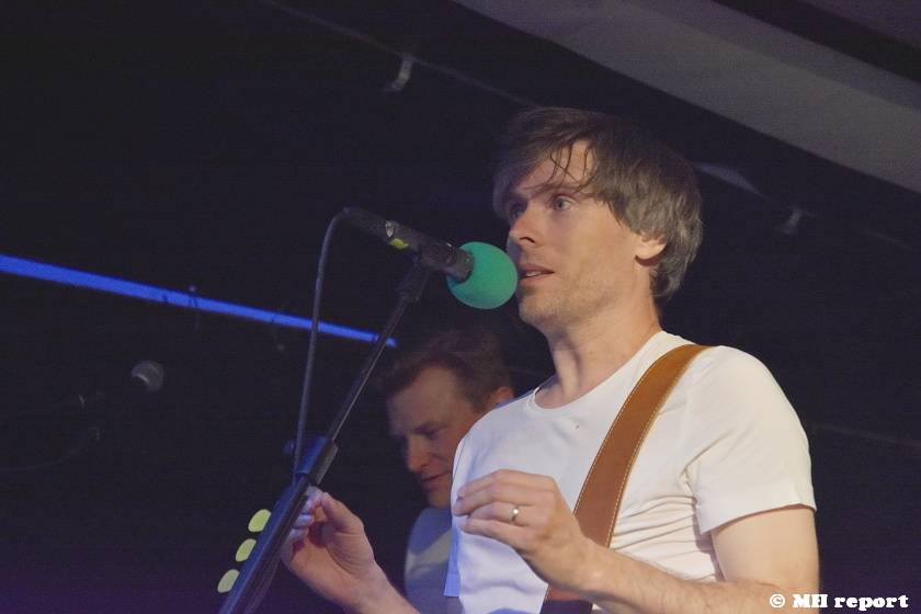 Tata Bojs hráli v plzeňském Zach's Pubu, Milan Cais se stal na chvíli pavoučím mužem