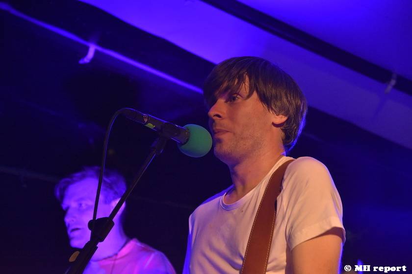 Tata Bojs hráli v plzeňském Zach's Pubu, Milan Cais se stal na chvíli pavoučím mužem