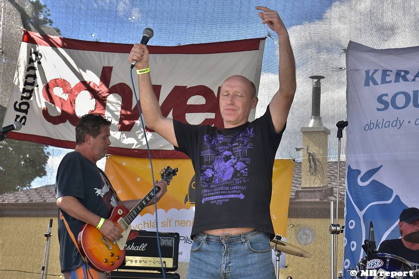 Vochov přivítal nový festival - Radovan Fest vol. 0 s kapelami Znouzectnost nebo Sex Deviants