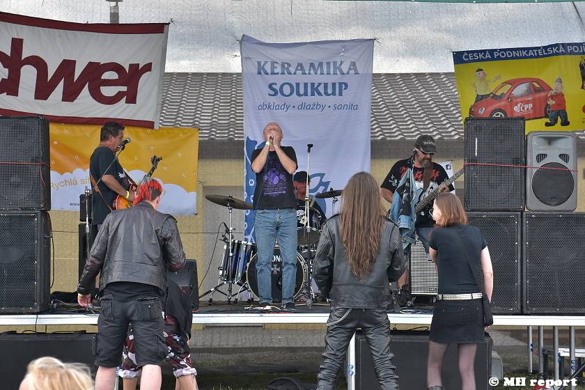 Vochov přivítal nový festival - Radovan Fest vol. 0 s kapelami Znouzectnost nebo Sex Deviants