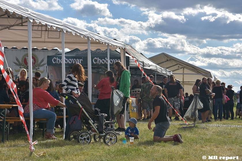 Vochov přivítal nový festival - Radovan Fest vol. 0 s kapelami Znouzectnost nebo Sex Deviants