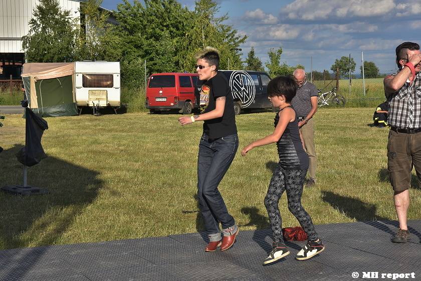 Vochov přivítal nový festival - Radovan Fest vol. 0 s kapelami Znouzectnost nebo Sex Deviants