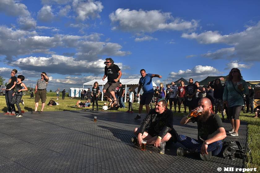 Vochov přivítal nový festival - Radovan Fest vol. 0 s kapelami Znouzectnost nebo Sex Deviants