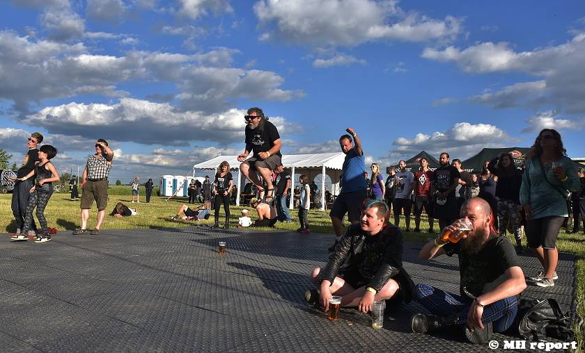 Vochov přivítal nový festival - Radovan Fest vol. 0 s kapelami Znouzectnost nebo Sex Deviants