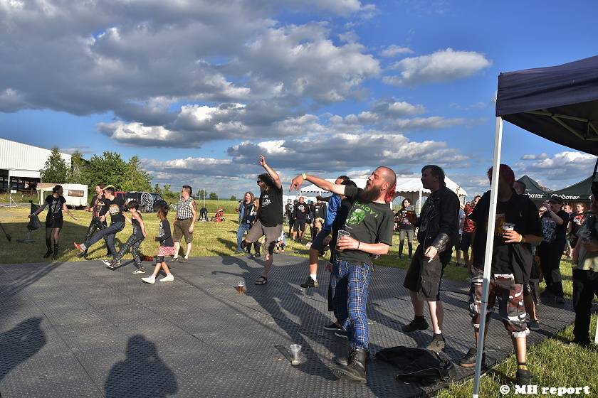 Vochov přivítal nový festival - Radovan Fest vol. 0 s kapelami Znouzectnost nebo Sex Deviants