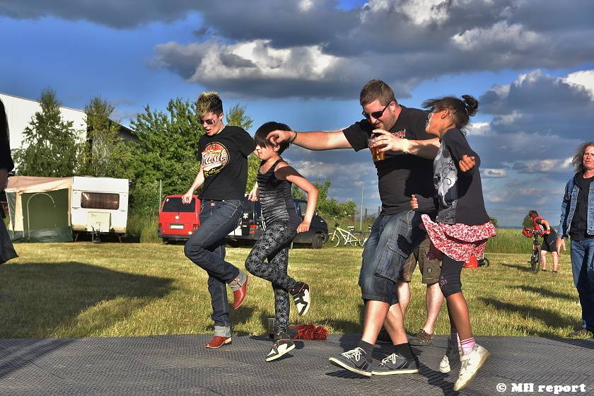 Vochov přivítal nový festival - Radovan Fest vol. 0 s kapelami Znouzectnost nebo Sex Deviants