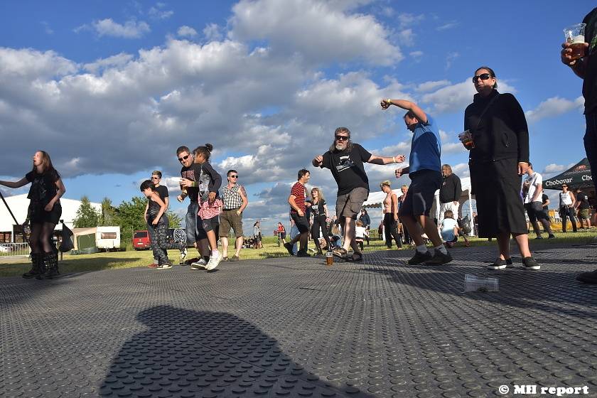 Vochov přivítal nový festival - Radovan Fest vol. 0 s kapelami Znouzectnost nebo Sex Deviants