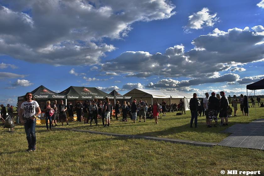 Vochov přivítal nový festival - Radovan Fest vol. 0 s kapelami Znouzectnost nebo Sex Deviants