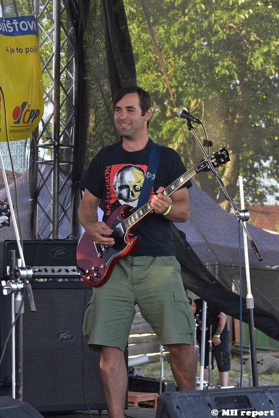 Vochov přivítal nový festival - Radovan Fest vol. 0 s kapelami Znouzectnost nebo Sex Deviants