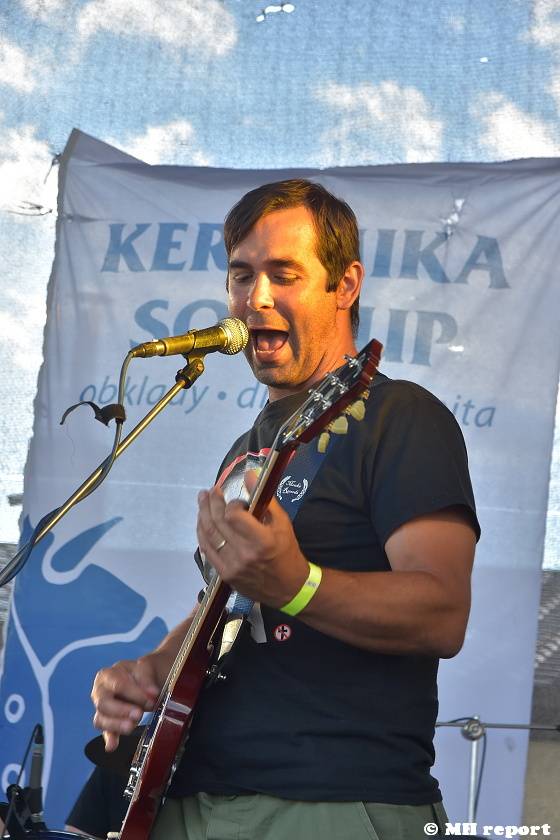 Vochov přivítal nový festival - Radovan Fest vol. 0 s kapelami Znouzectnost nebo Sex Deviants